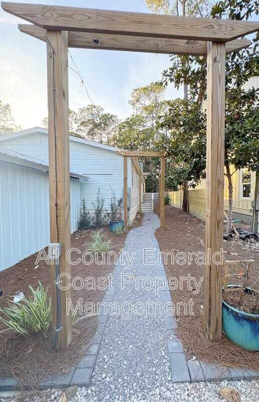 444 Montigo Ave N - Photo 5 of 33