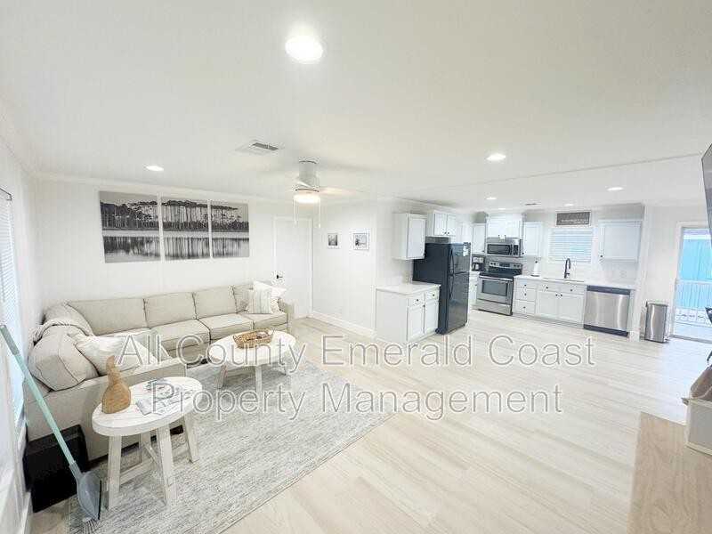 444 Montigo Ave N - Photo 7 of 33