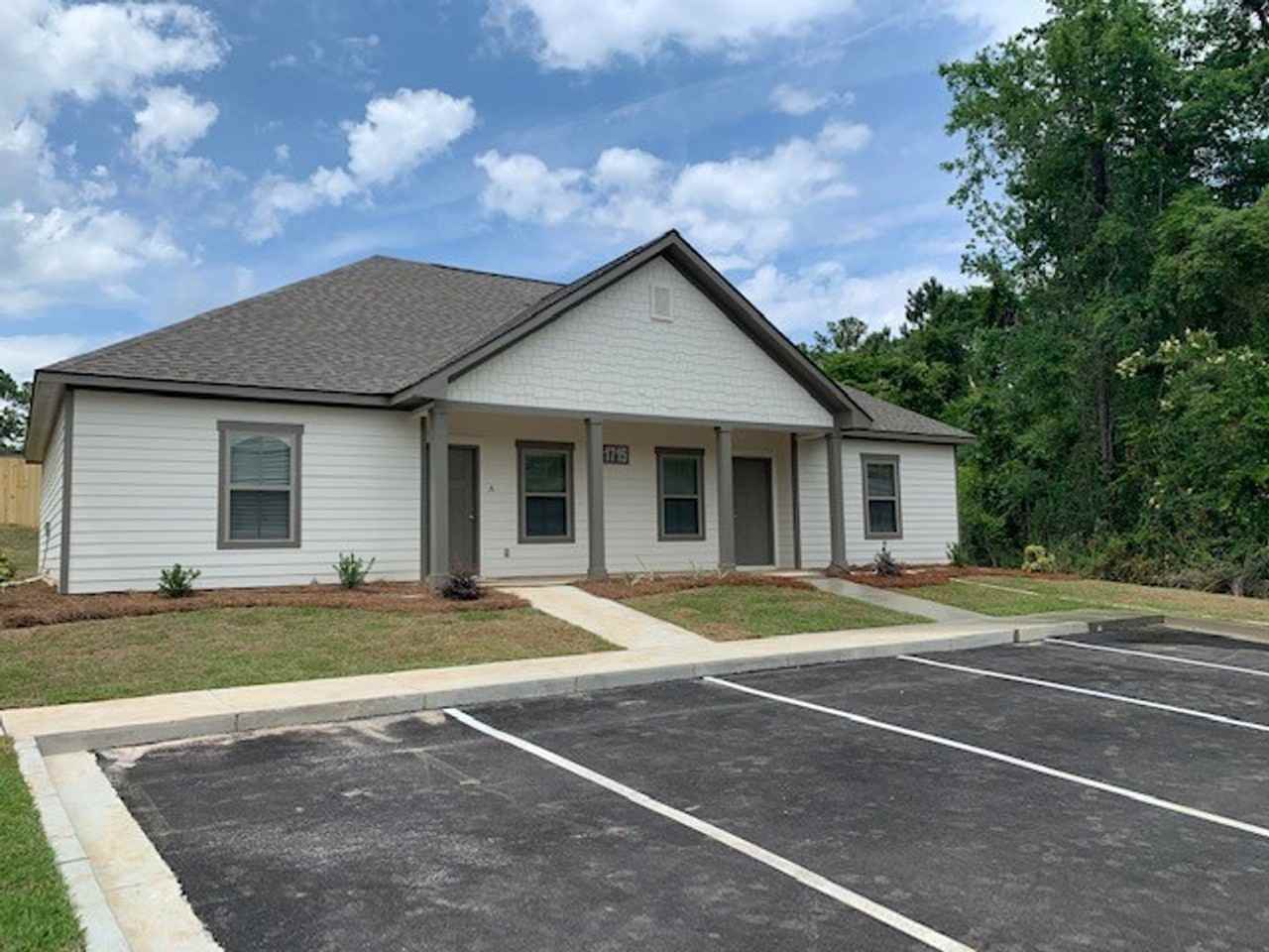 1715 Springhill Pl #B - Photo 2 of 15