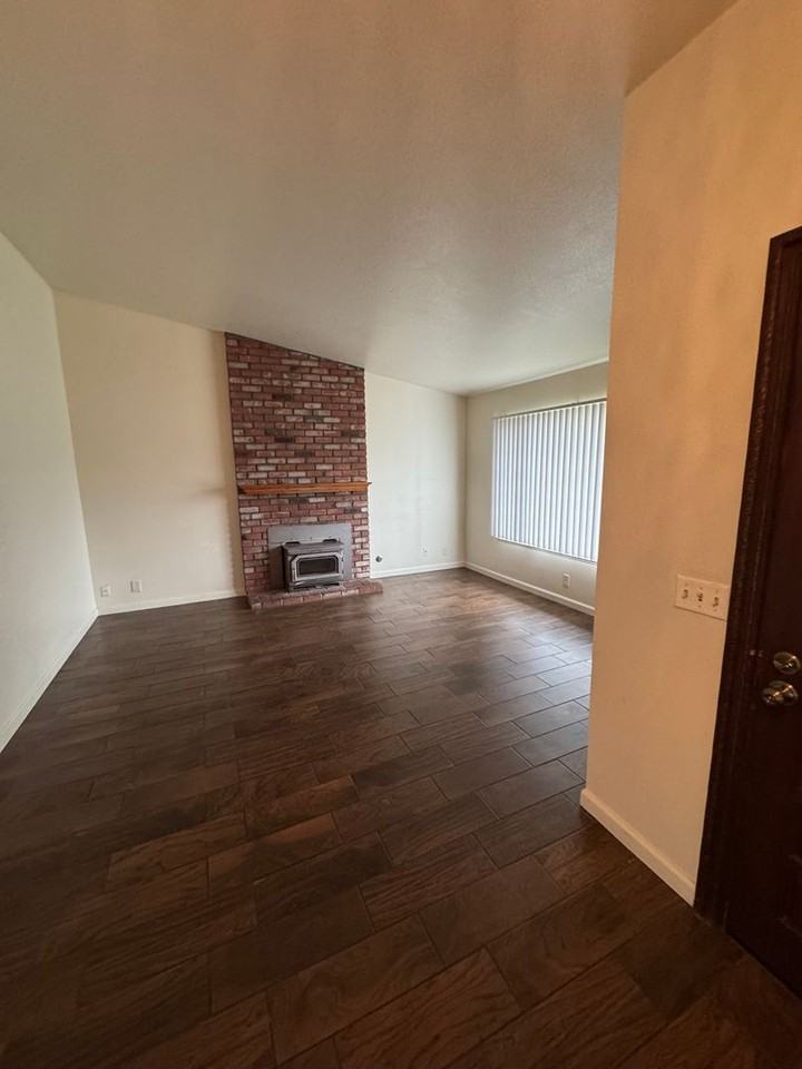 1107 Wimbledon Dr - Photo 2 of 25