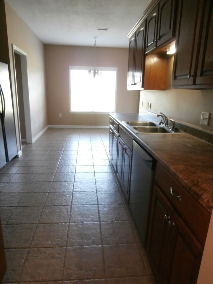 108 Remington Way - Photo 3 of 14