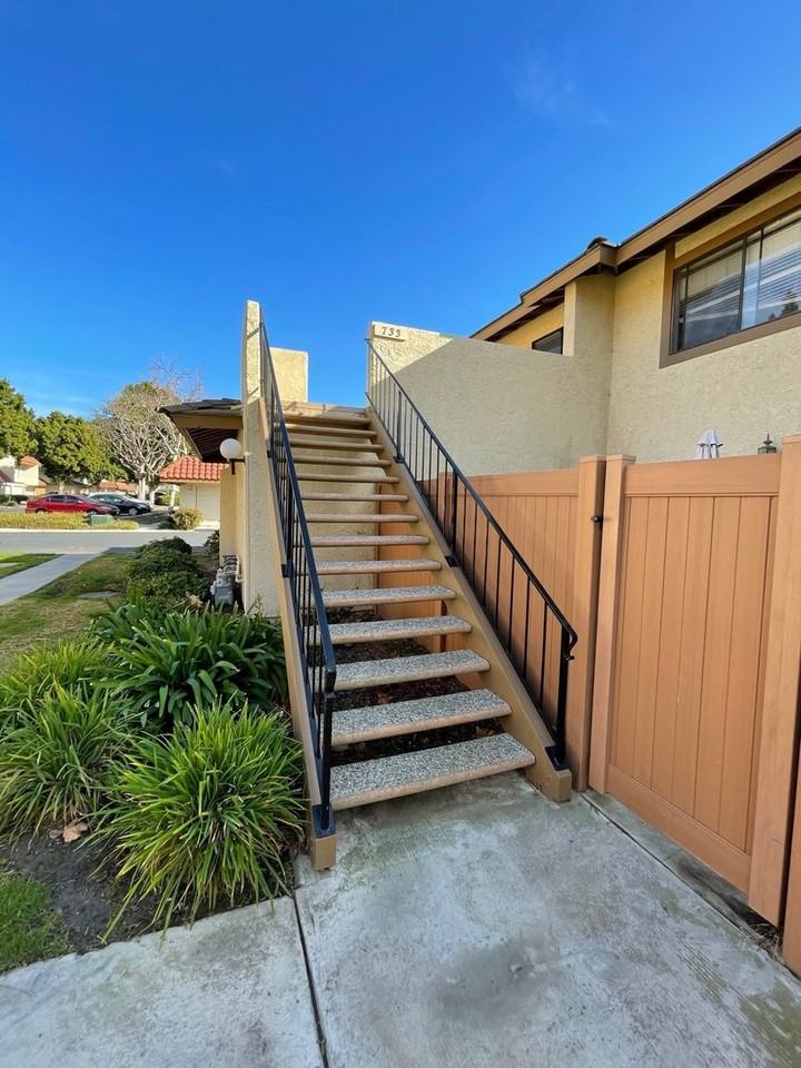 733 Thoreau Ln - Photo 2 of 39