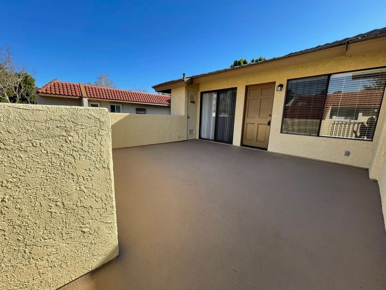 733 Thoreau Ln - Photo 3 of 39