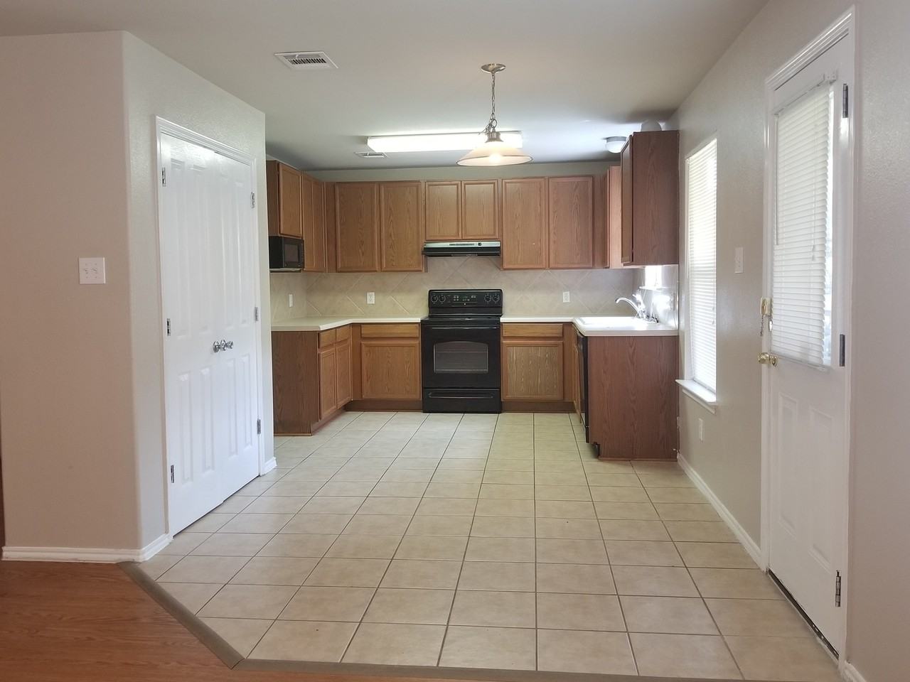 5123 Fountain Hl - Photo 2 of 22