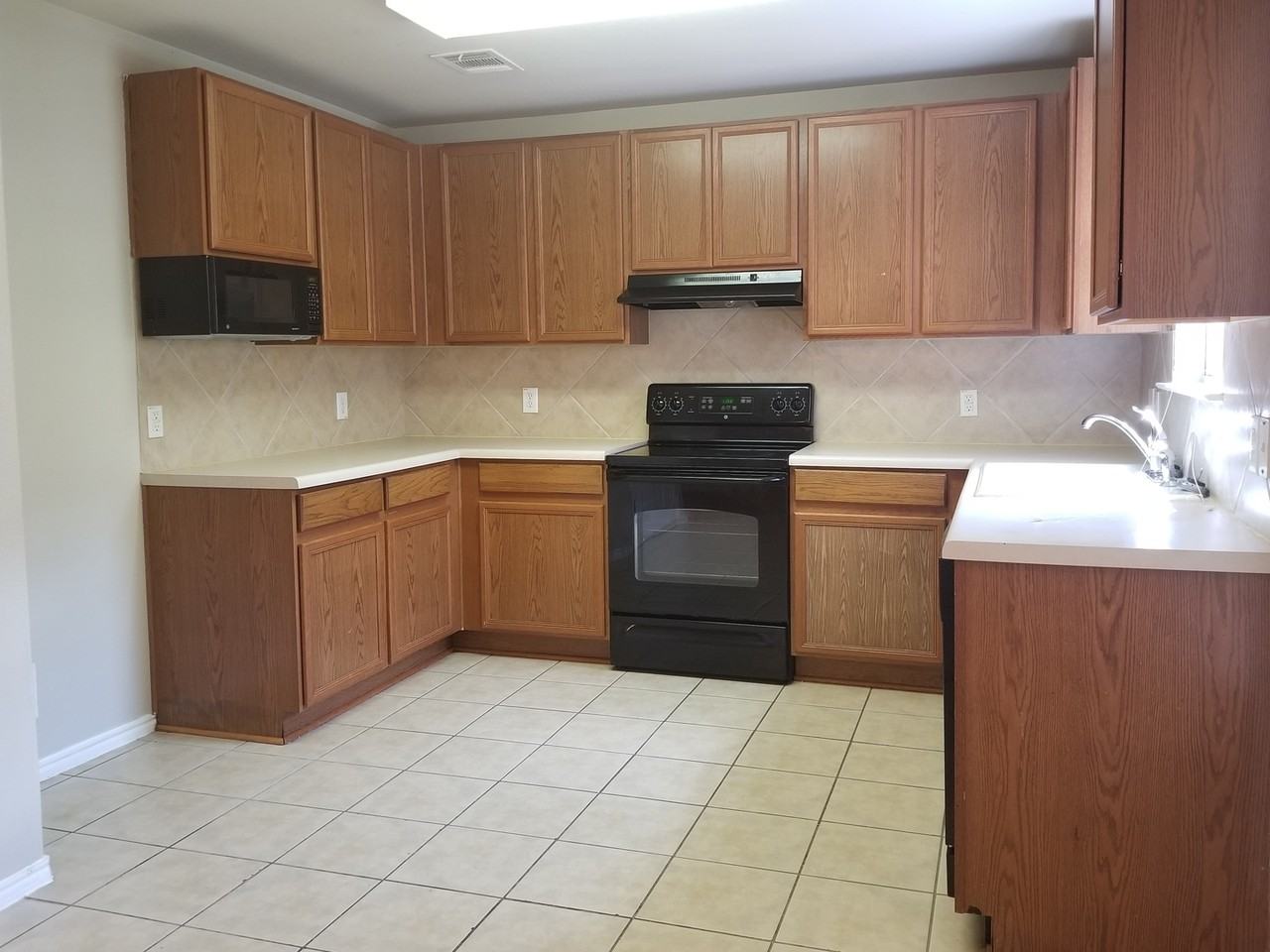5123 Fountain Hl - Photo 3 of 22