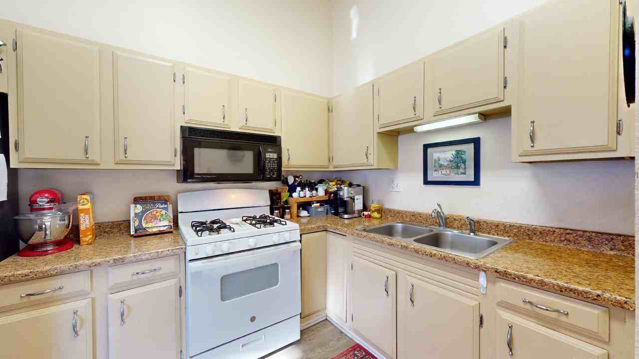 542 Meadow Ct - Photo 2 of 27