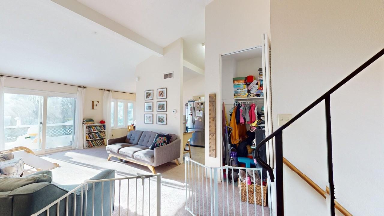 542 Meadow Ct - Photo 7 of 27