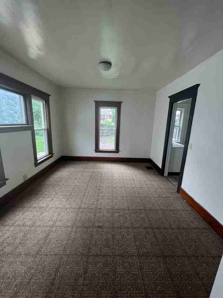 533 E 5th St - Photo 5 of 12