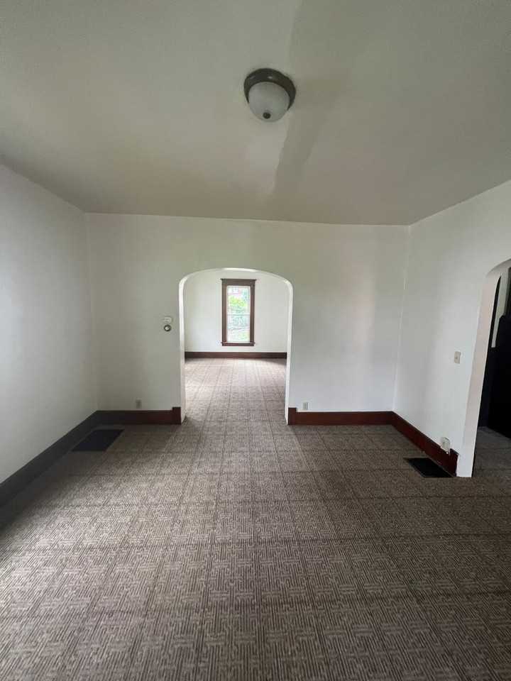 533 E 5th St - Photo 6 of 12