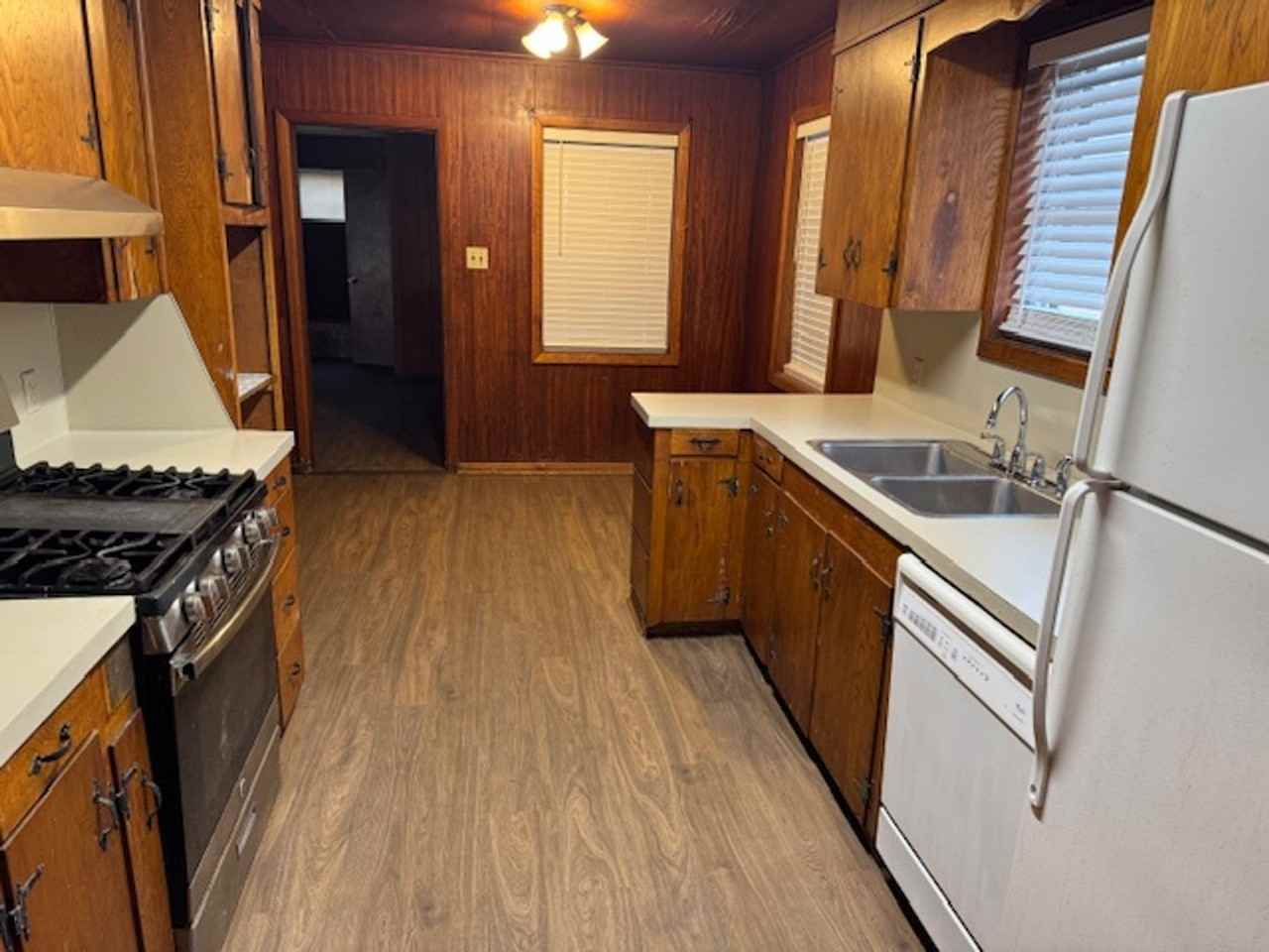 1822 Cambridge St - Photo 4 of 10