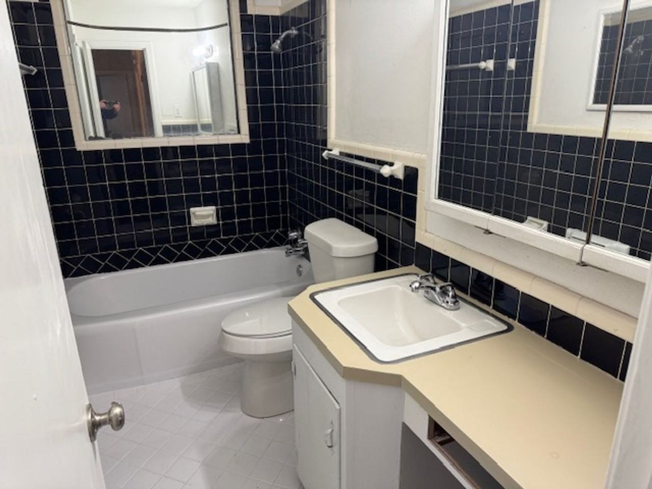 1822 Cambridge St - Photo 5 of 10