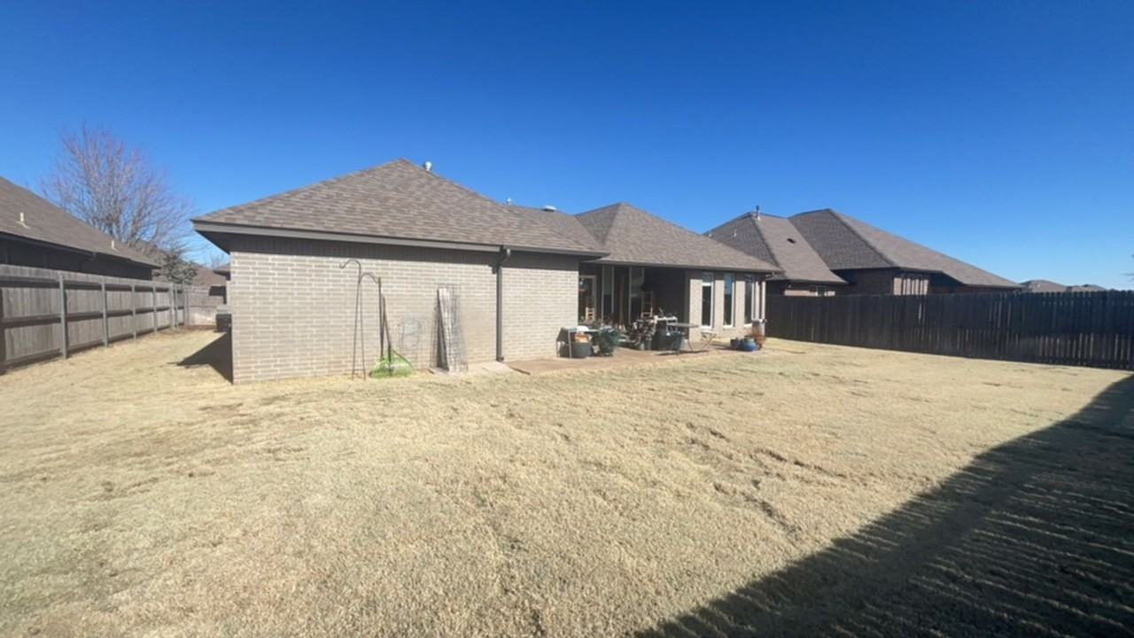 2404 Nw 174th St - Photo 3 of 4