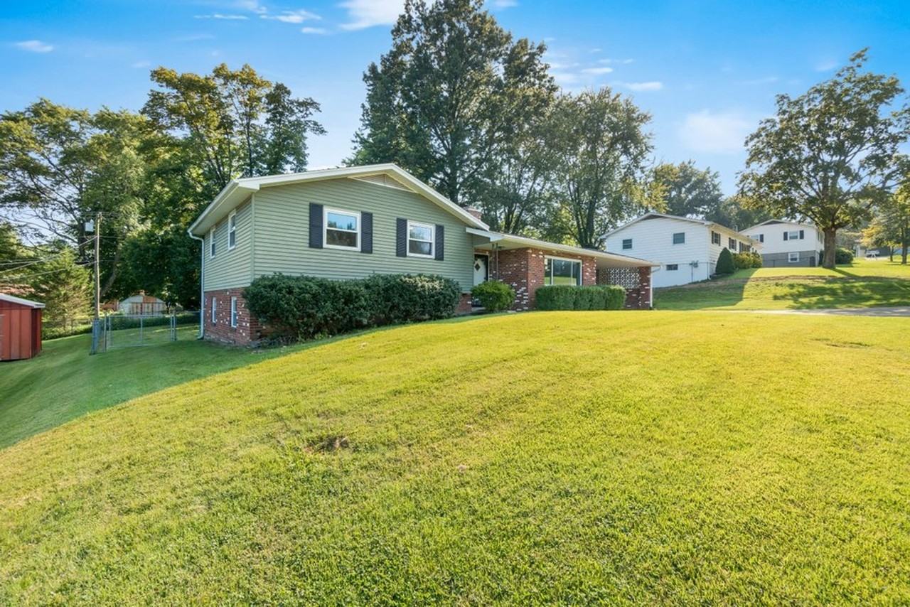 2551 Masters Dr - Photo 2 of 32