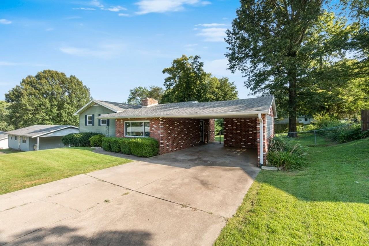 2551 Masters Dr - Photo 3 of 32