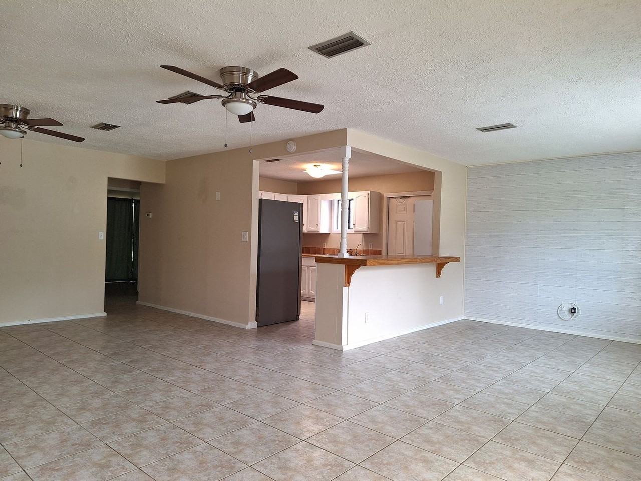 114 E Turgot Ave - Photo 6 of 13