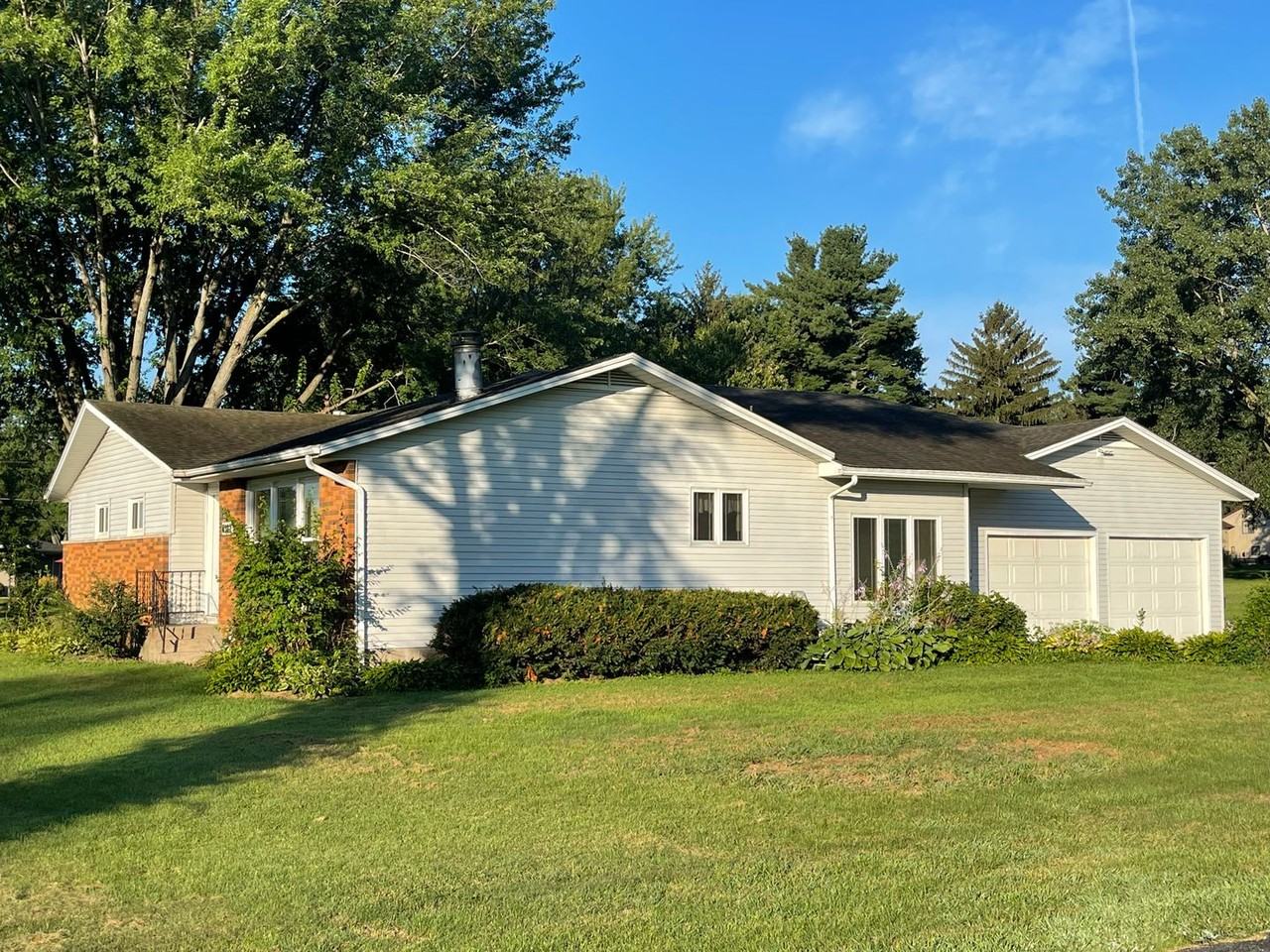 6582 Valley Dr - Photo 2 of 32