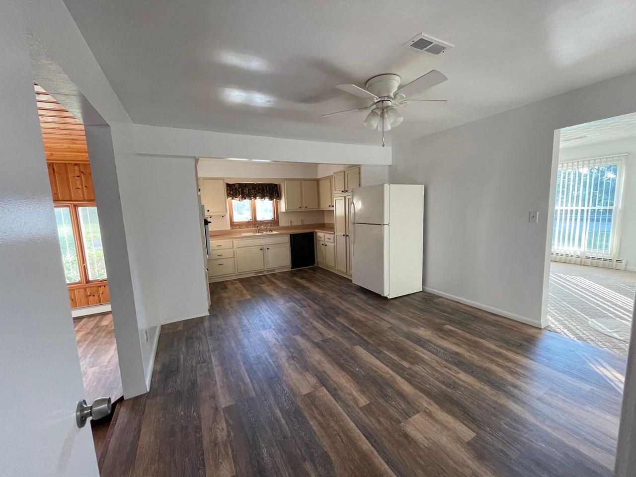 6582 Valley Dr - Photo 4 of 32