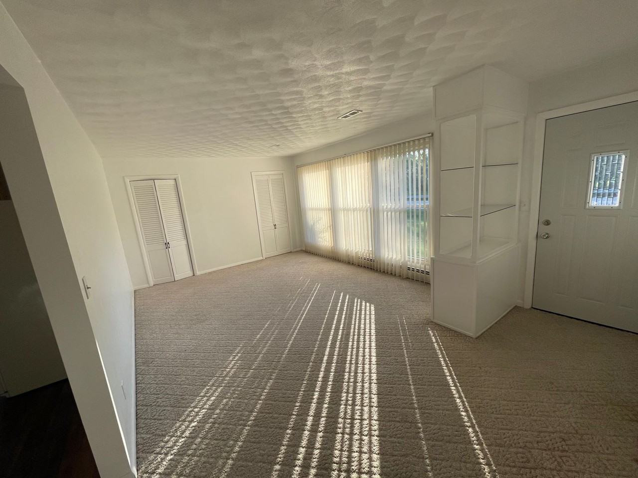 6582 Valley Dr - Photo 5 of 32