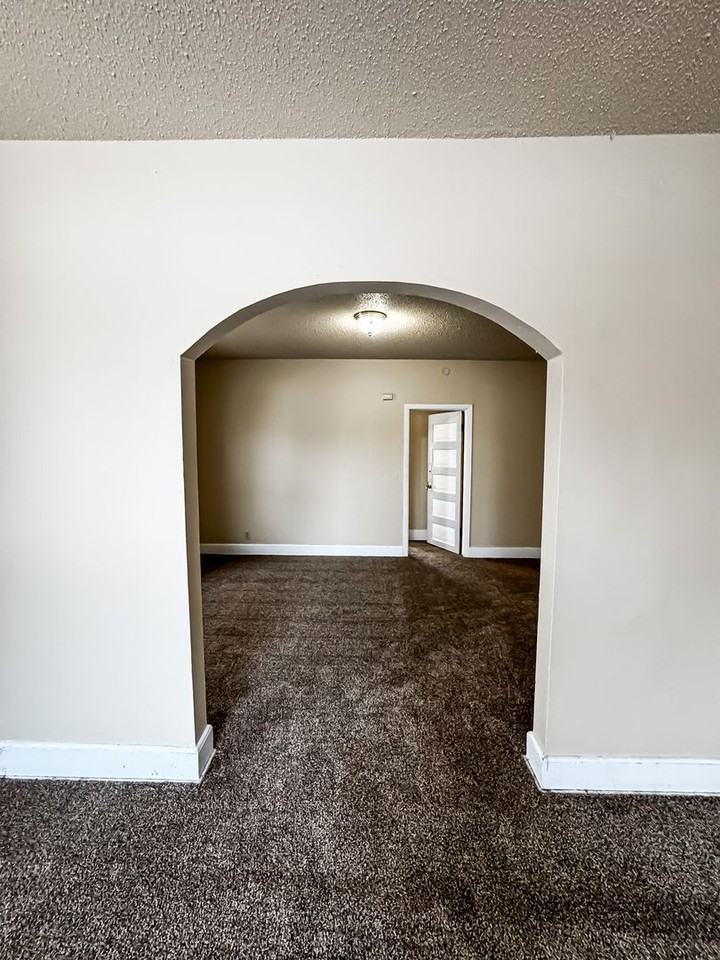 1017 17th St N - Photo 5 of 27