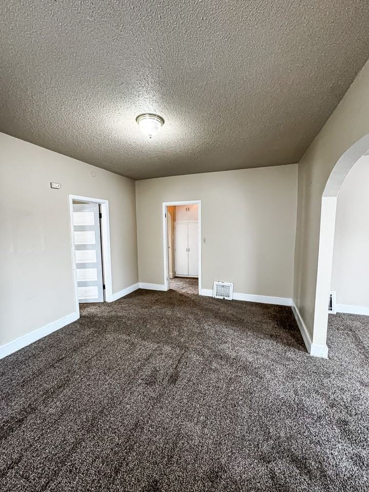 1017 17th St N - Photo 6 of 27