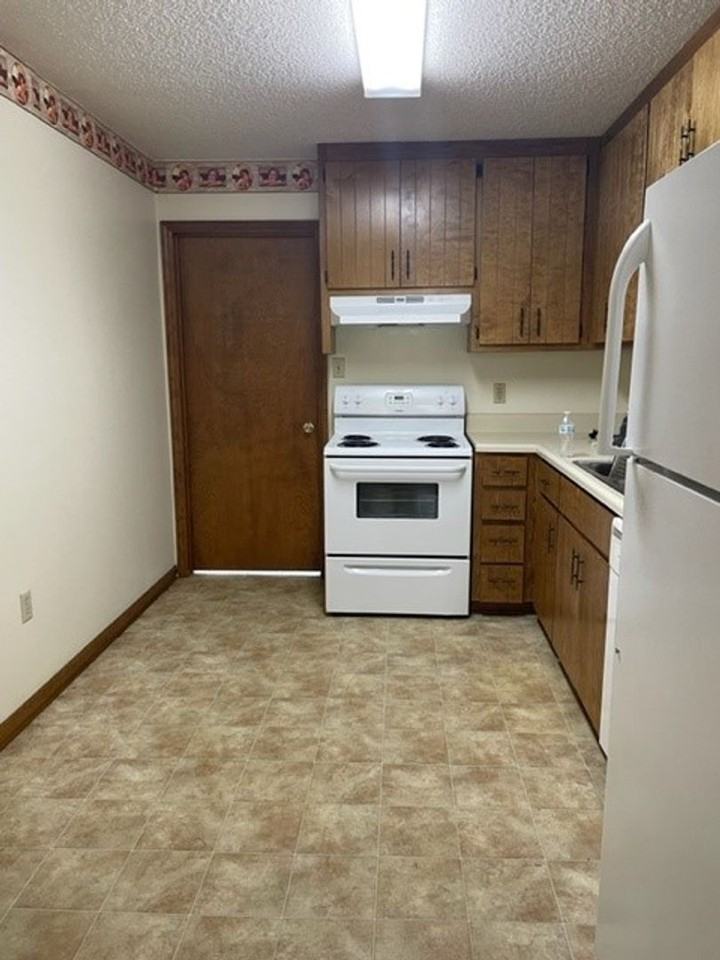 1754 Poplar St Apt B - Photo 2 of 7