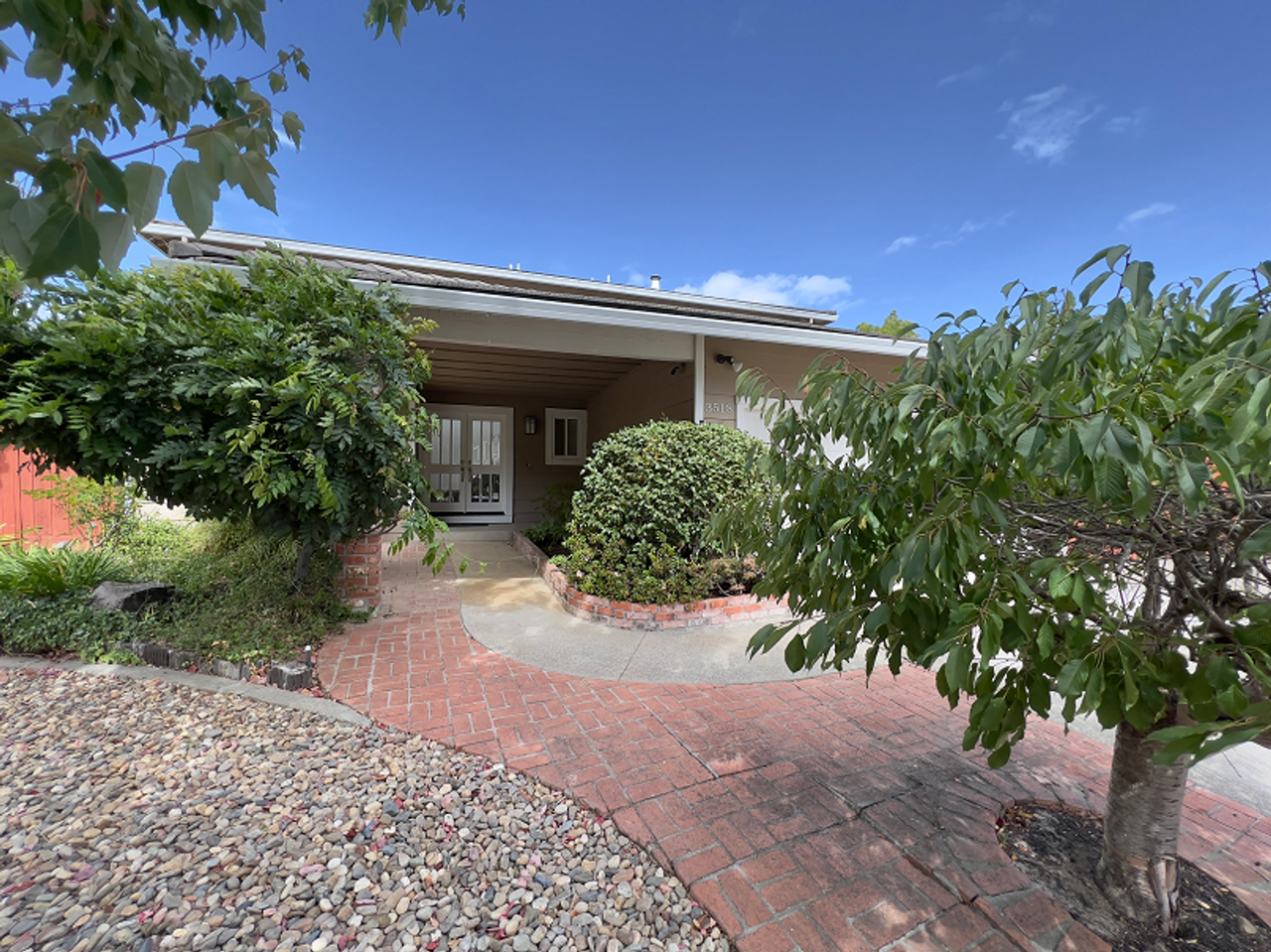 3518 Twin Oaks Ct - Photo 2 of 34