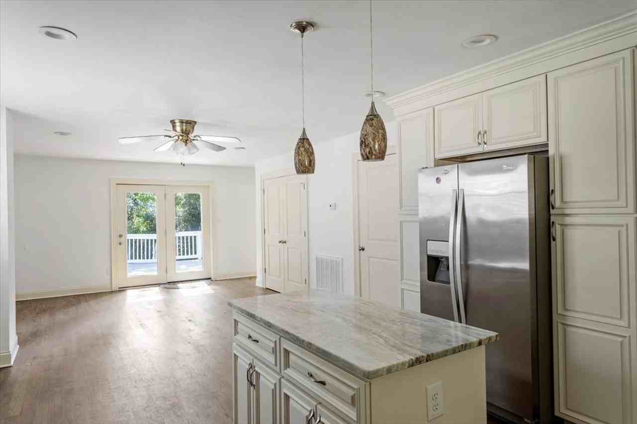 1309 Hill St - Photo 5 of 27