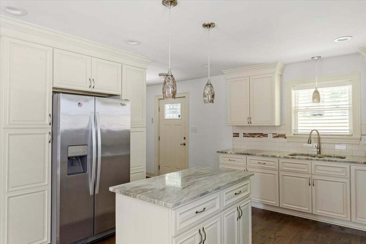 1309 Hill St - Photo 6 of 27