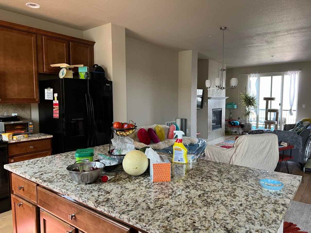 1034 Griffith St - Photo 7 of 19