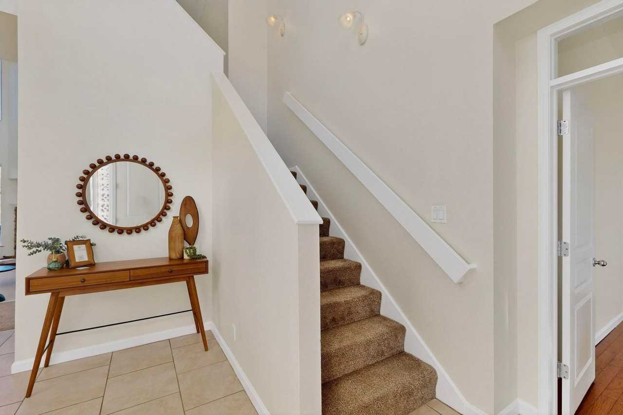 58 Kiva Pl - Photo 2 of 25