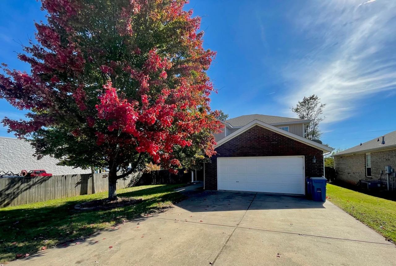 3705 Sw Hansom Loop - Photo 3 of 26