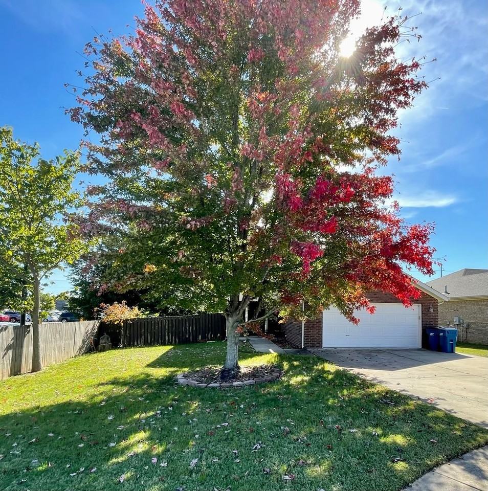 3705 Sw Hansom Loop - Photo 4 of 26