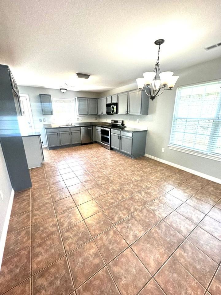 3705 Sw Hansom Loop - Photo 7 of 26