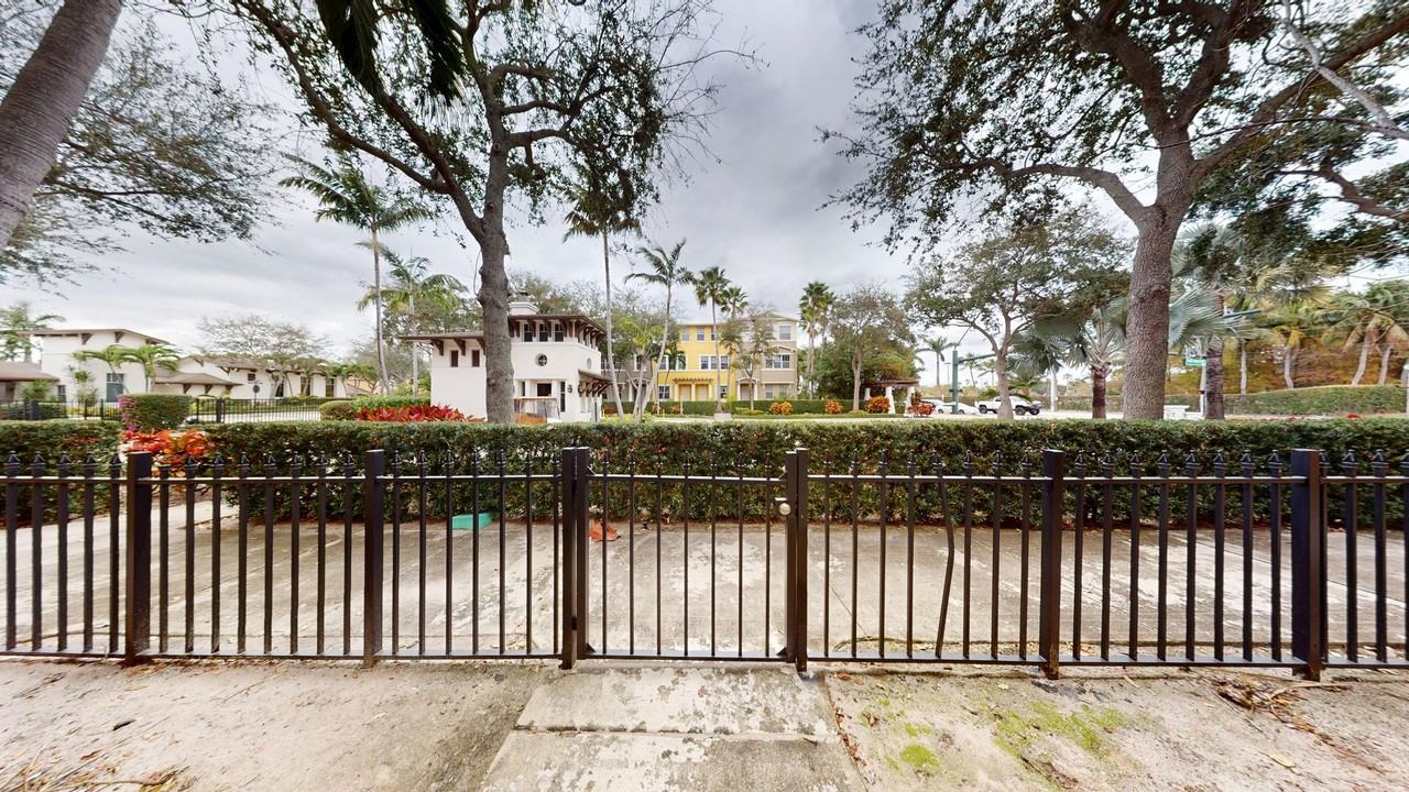 690 Amador Ln #3 - Photo 2 of 36