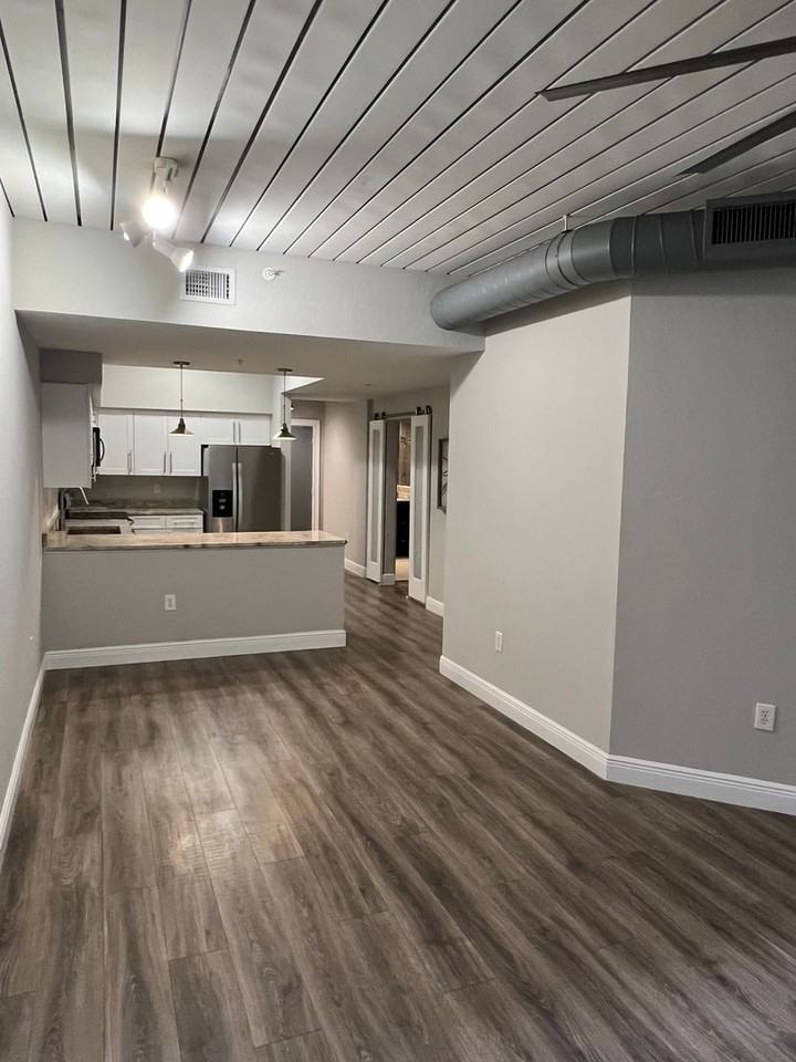 2411 W Horatio St #514 - Photo 5 of 22