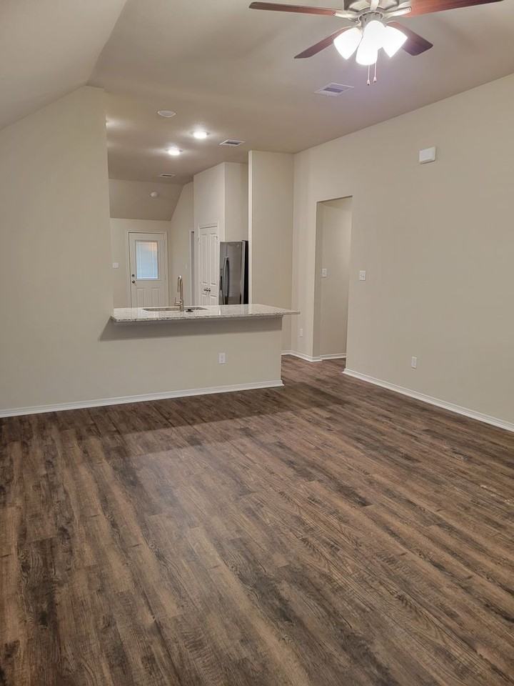 2811 Buccaneer Trl - Photo 5 of 21