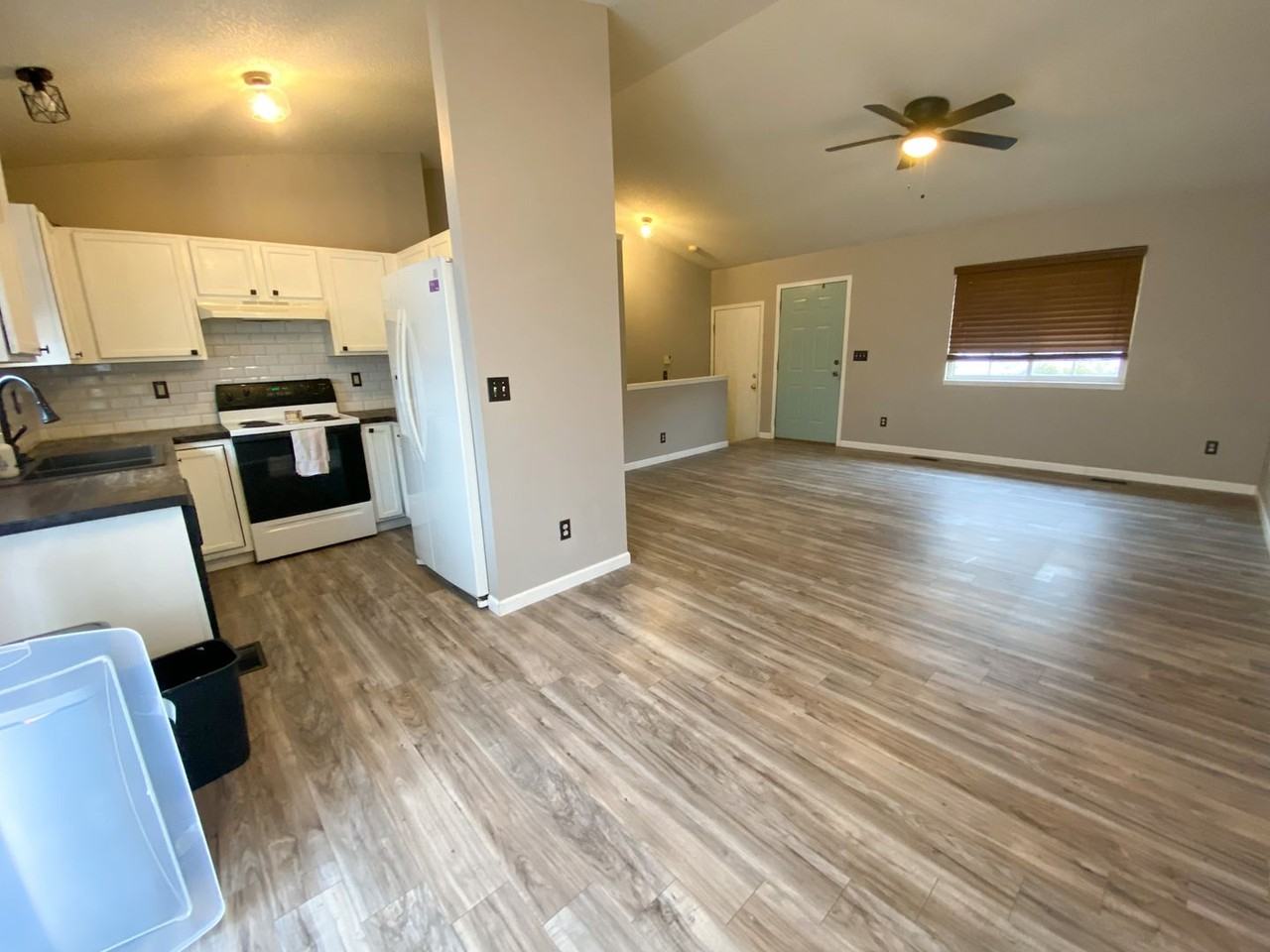 10802 W Carr Ave - Photo 7 of 27