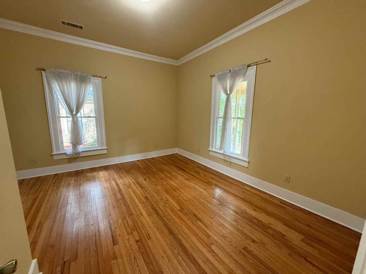 1150 Boulevard - Photo 3 of 28