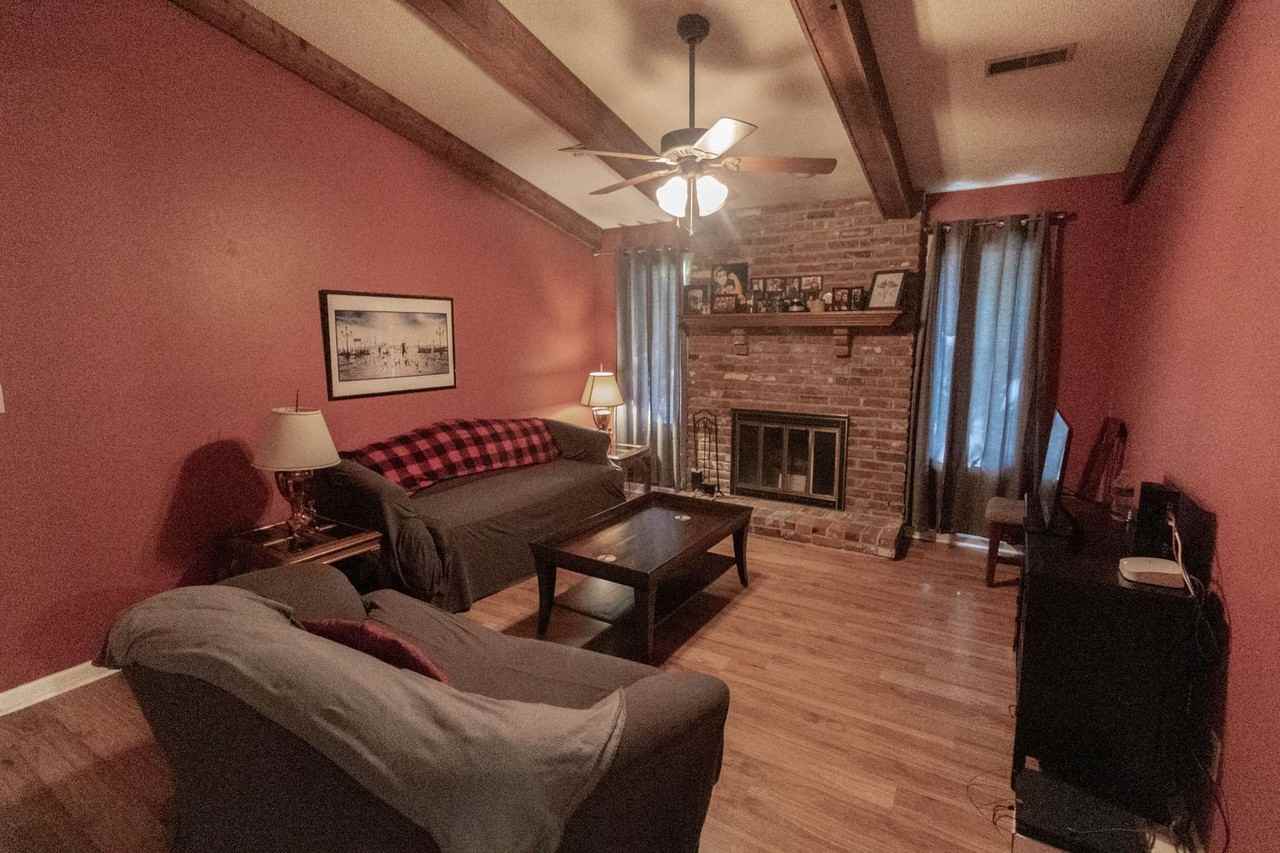 106 E Green Meadows Rd - Photo 2 of 22