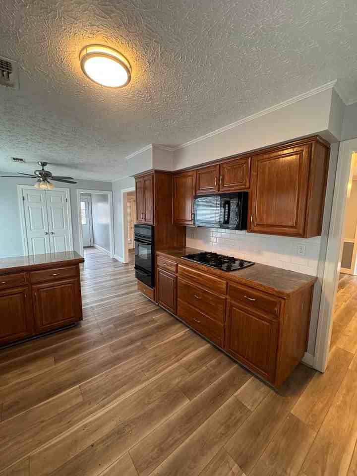 6430 Chappelle Ln - Photo 7 of 32