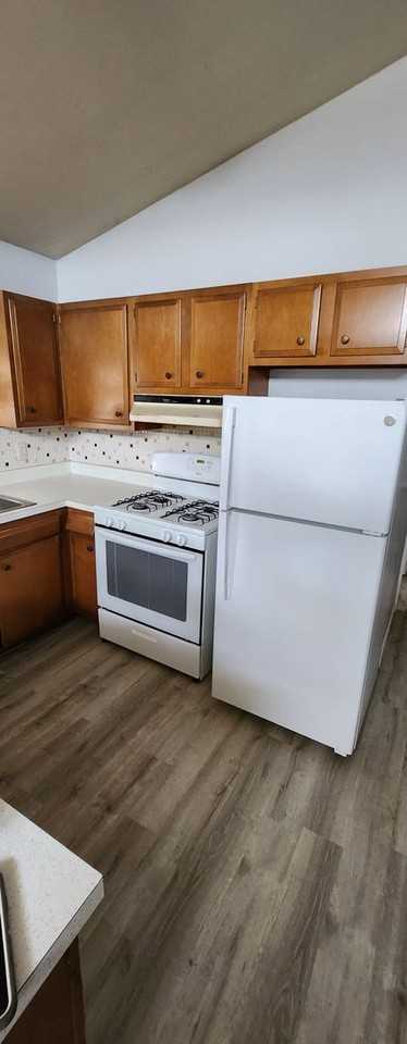 2128 Faringdon Rd - Photo 2 of 10