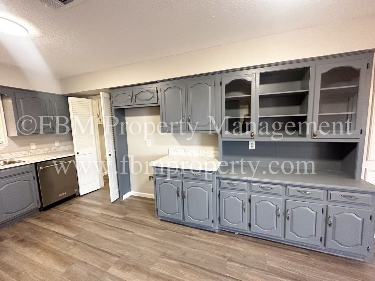 801 S Wood St - Photo 7 of 21