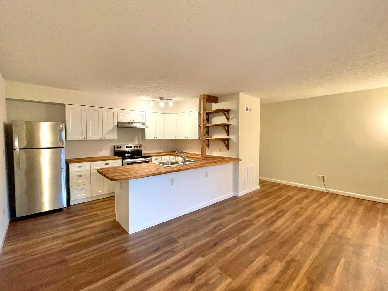 415 Cranbrook Ave Se - Photo 2 of 9