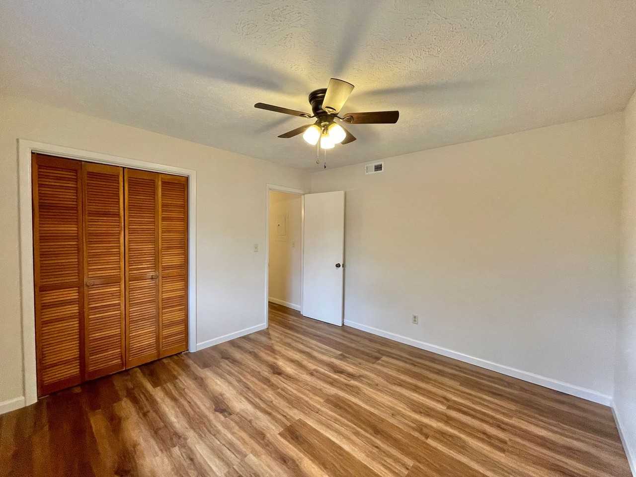 415 Cranbrook Ave Se - Photo 7 of 9