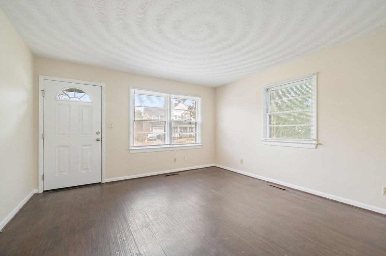 721 Mayfield Ave - Photo 4 of 20