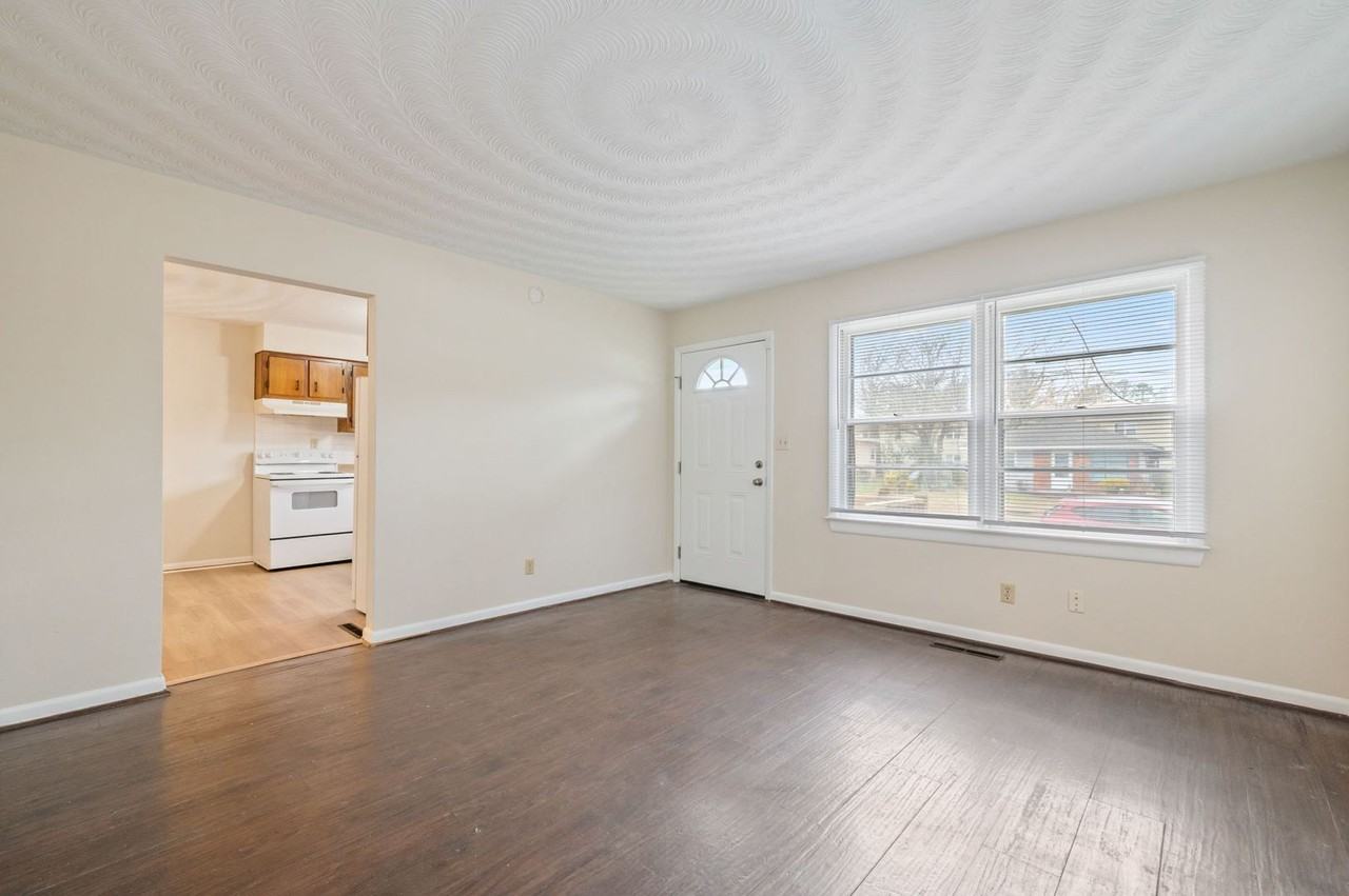 721 Mayfield Ave - Photo 5 of 20