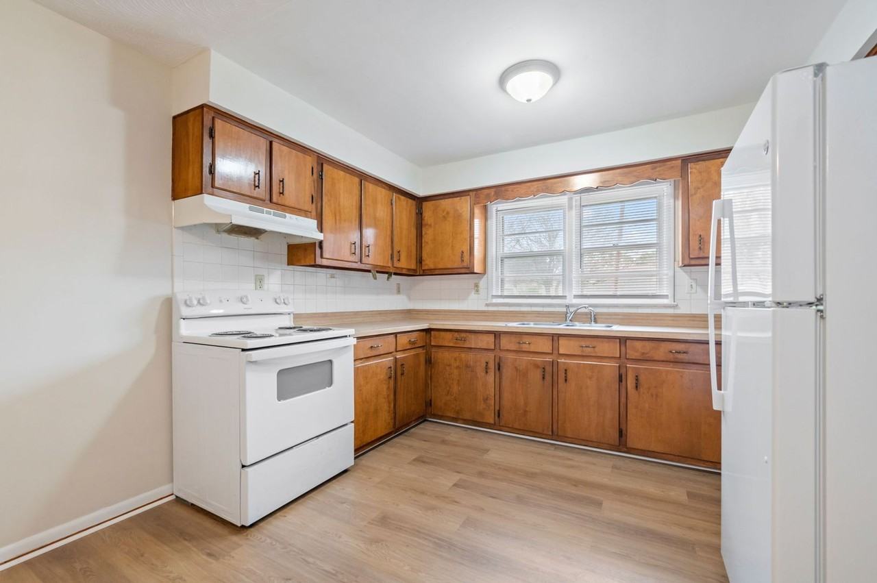 721 Mayfield Ave - Photo 6 of 20