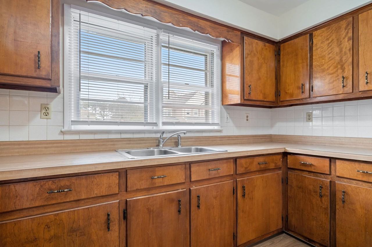 721 Mayfield Ave - Photo 7 of 20