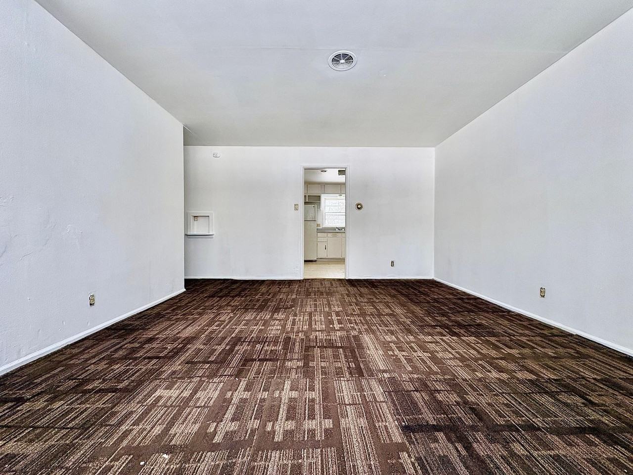 429 S 28th St - Photo 3 of 9