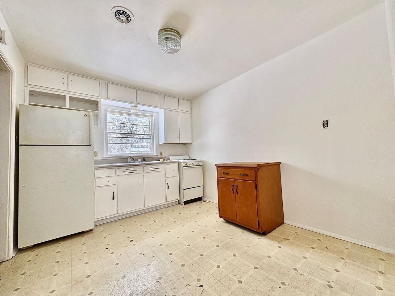 429 S 28th St - Photo 5 of 9